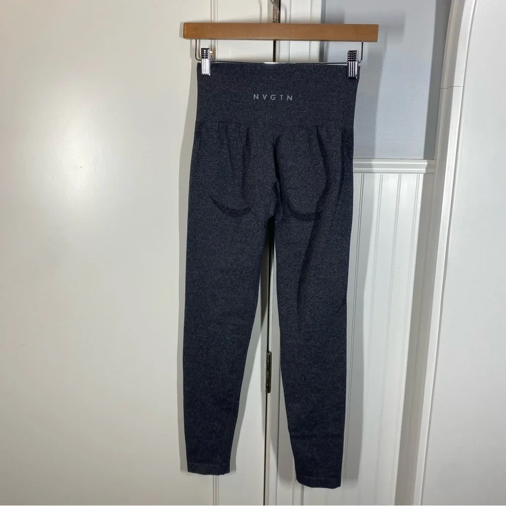 NVGTN Contour Seamless Leggings Gray Size medium gym workout‎ walk booty lift